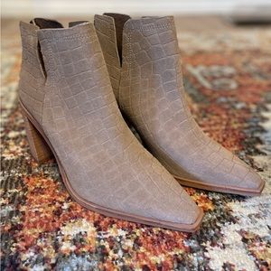 NWOT Vince Camuto Booties